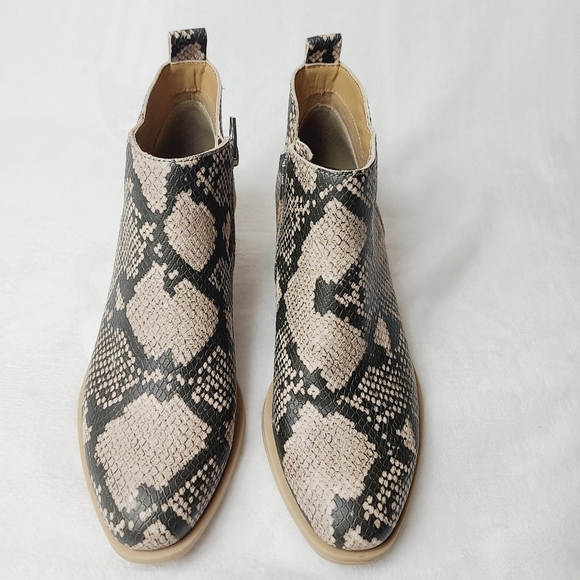 NWOT DOLCE VITA westa ankle booties , snakeskin print - Picture 3 of 8